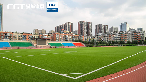中小學操場人造草坪和天然草坪比有什么優勢？