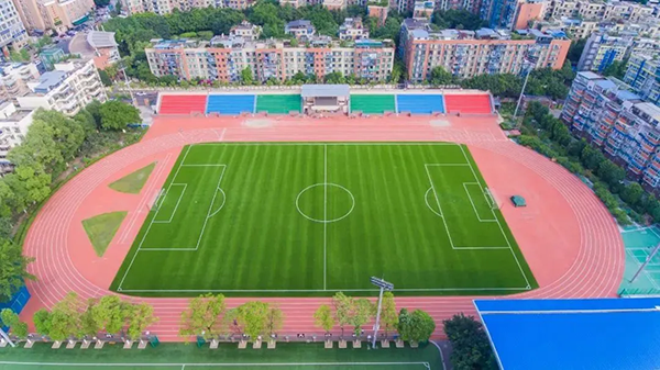 超耐磨更耐用的體育場人造草坪