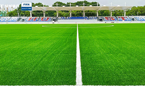 榮獲國(guó)際足聯(lián)認(rèn)證的高校足球場(chǎng)人造草坪