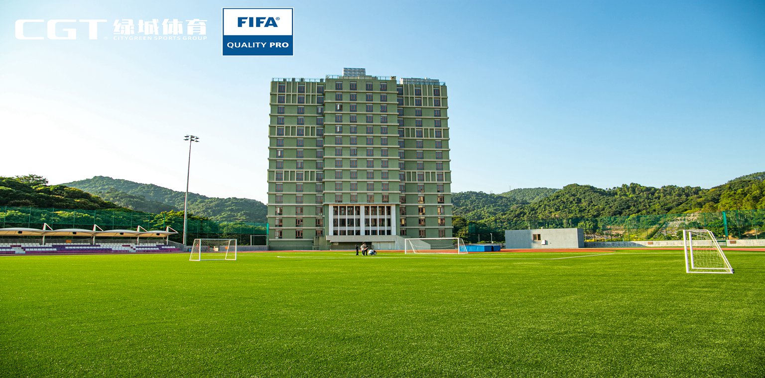 國內首片空中FIFA足球場——廣州斐特思公學足球場