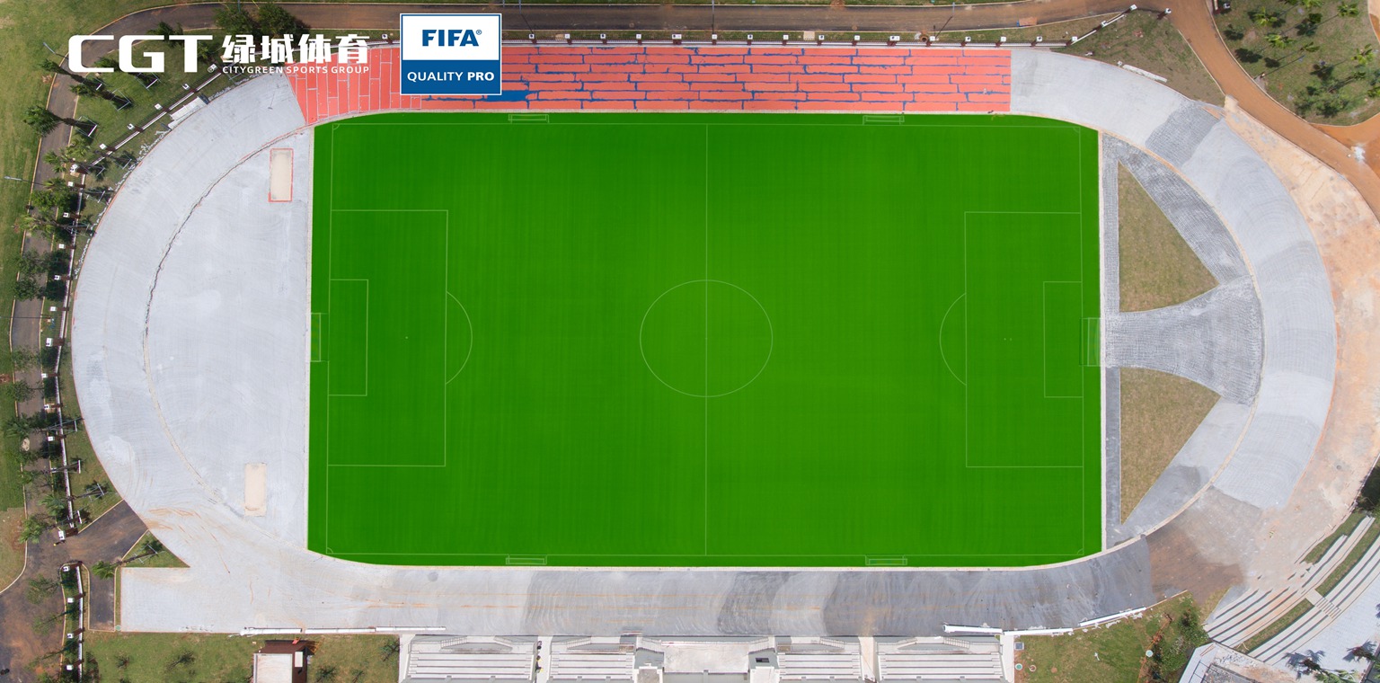 海南學(xué)校第一片——海南英雅盛彼德學(xué)校足球場